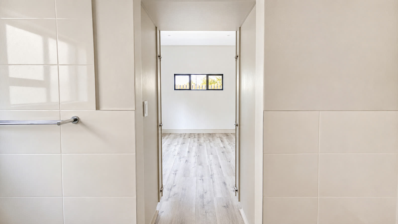 Hallway linking the bathroom and bedrooms